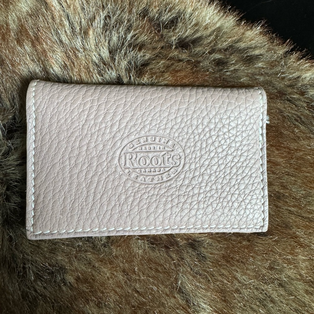 Roots card holder